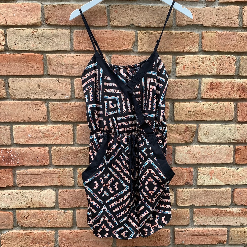 Patterned Romper - Picture 3 of 6